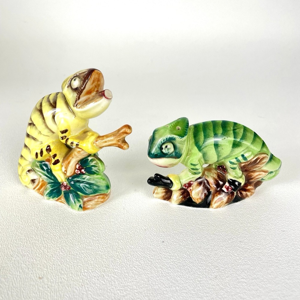 Vintage Norcrest Japan Lizard Chameleon Reptile Salt and Pepper Shakers READ